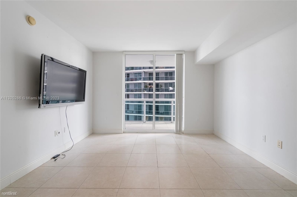 1800 N Bayshore Dr Apt 2114 - Photo 22