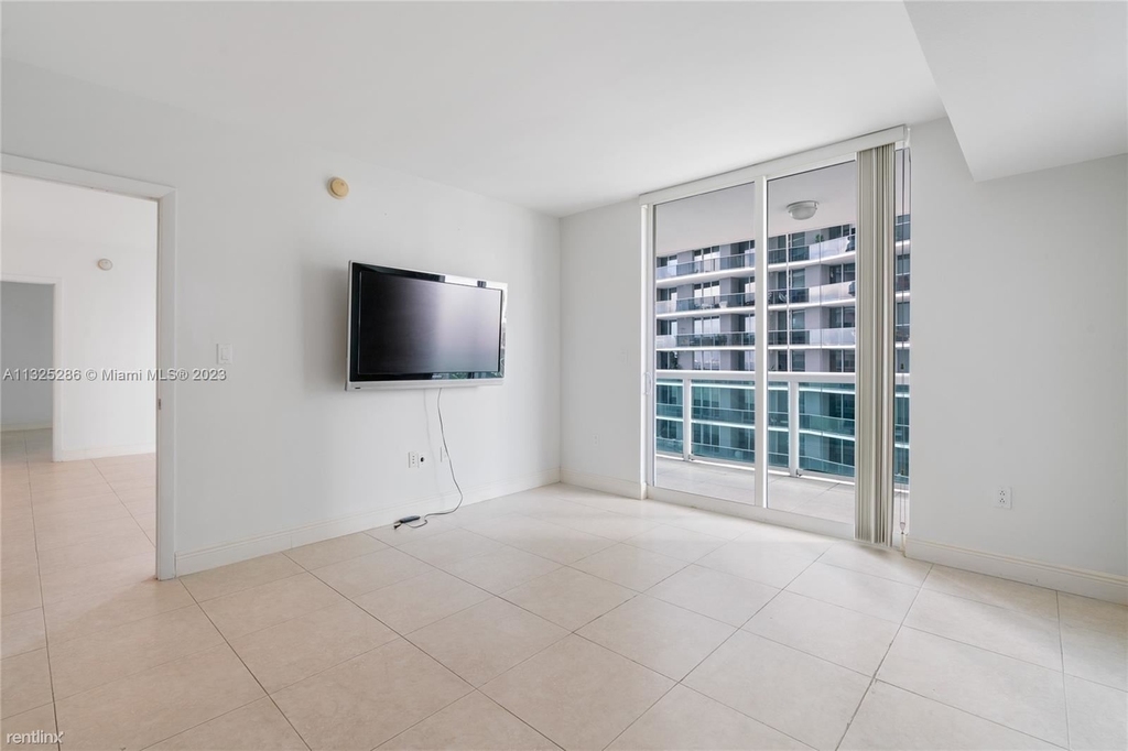 1800 N Bayshore Dr Apt 2114 - Photo 25