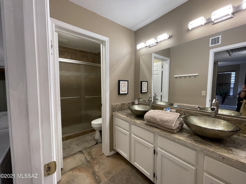 6655 N Canyon Crest Drive - Photo 17