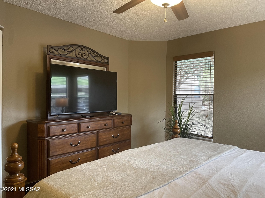 6655 N Canyon Crest Drive - Photo 20