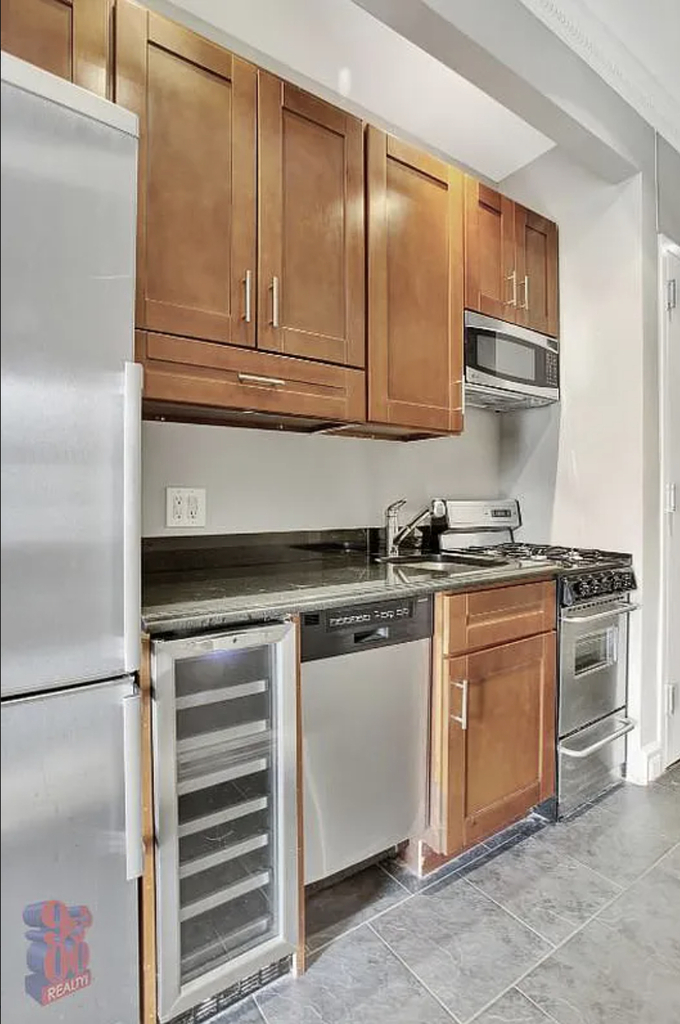 444 West 52nd Street - Photo 3