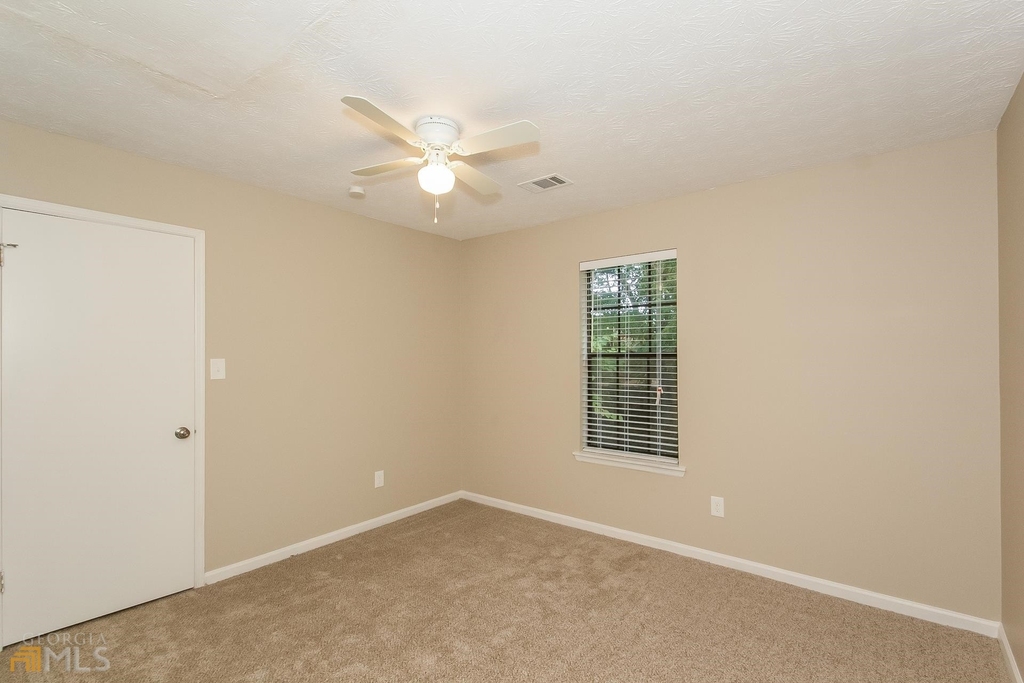 4348 Woodcrest Court - Photo 11