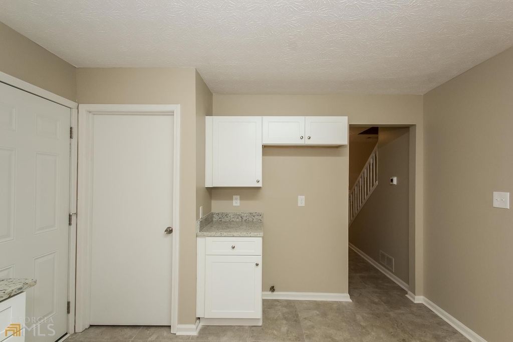 4348 Woodcrest Court - Photo 7