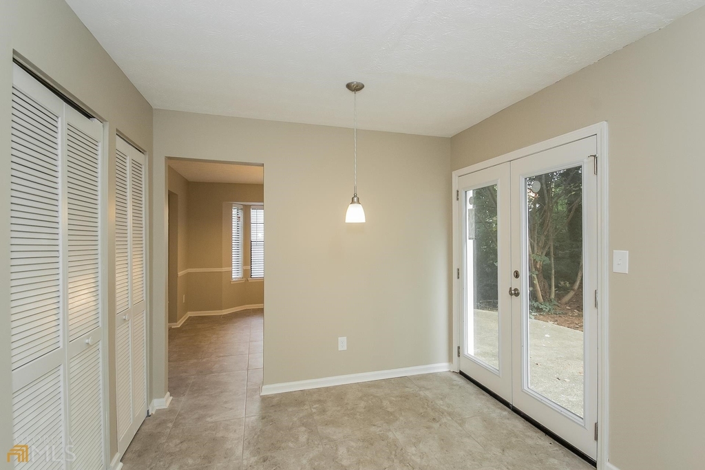 4348 Woodcrest Court - Photo 2