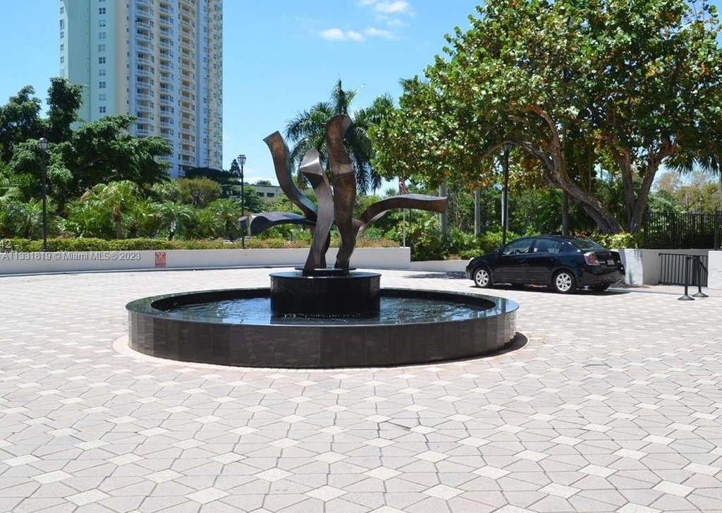 2333 Brickell Ave - Photo 2