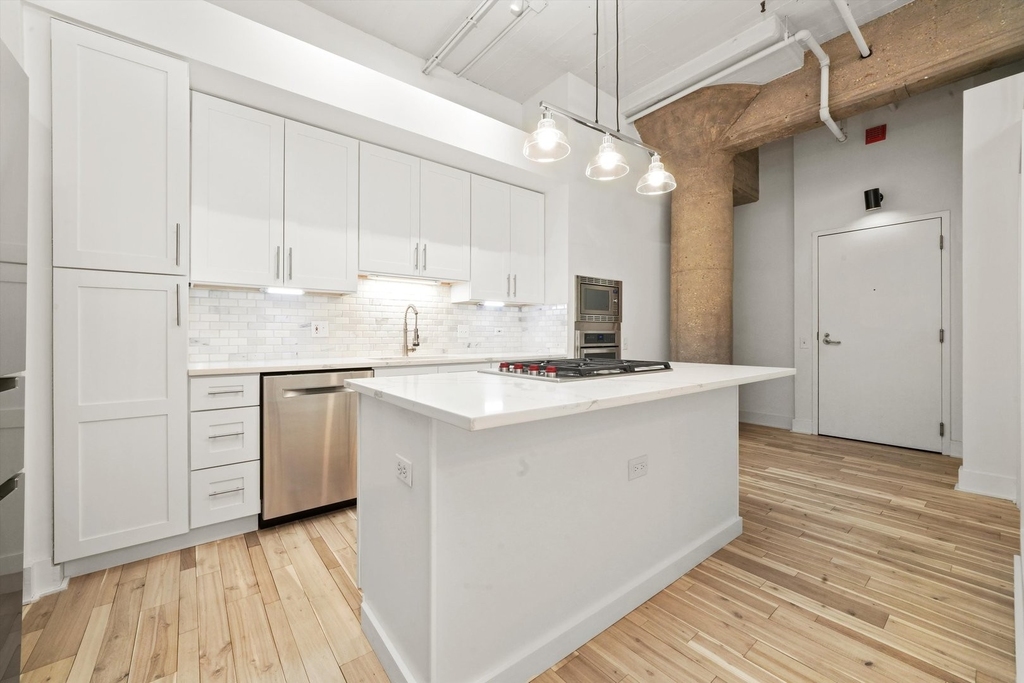 728 W Jackson Boulevard - Photo 1