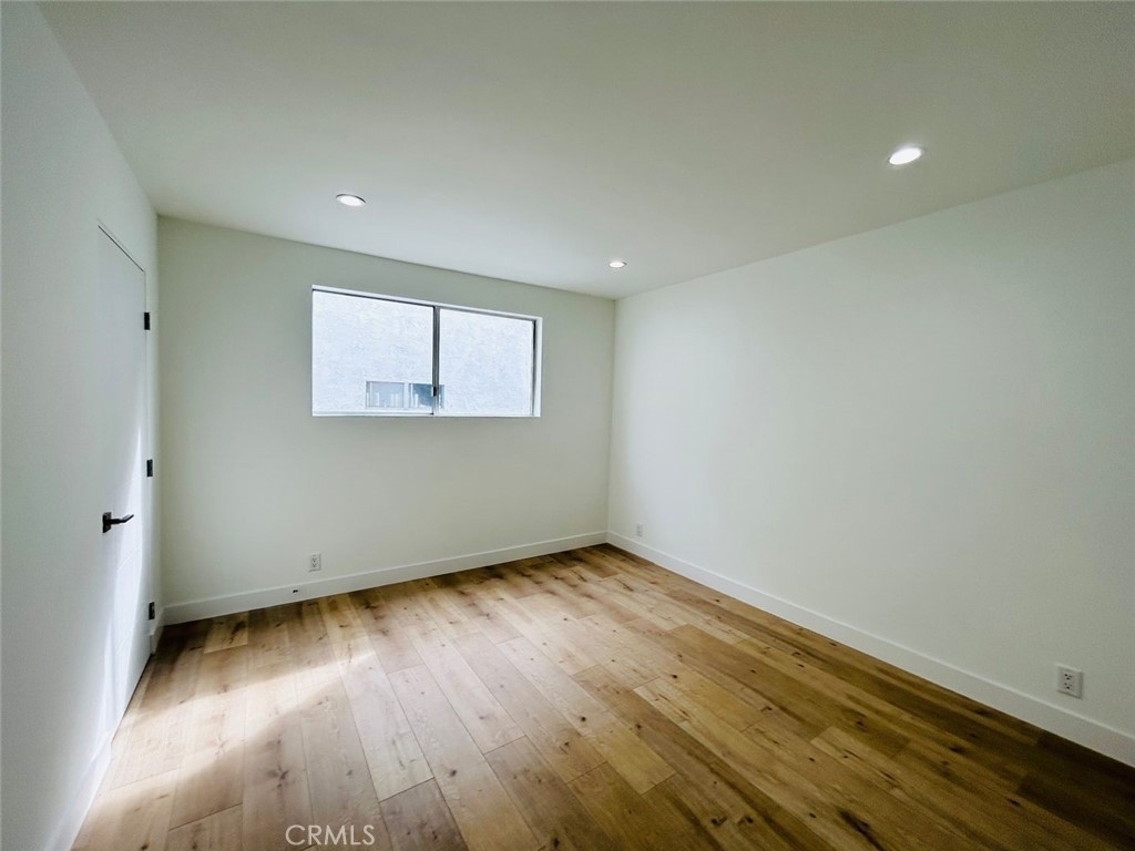 1033 3rd Street - Photo 4