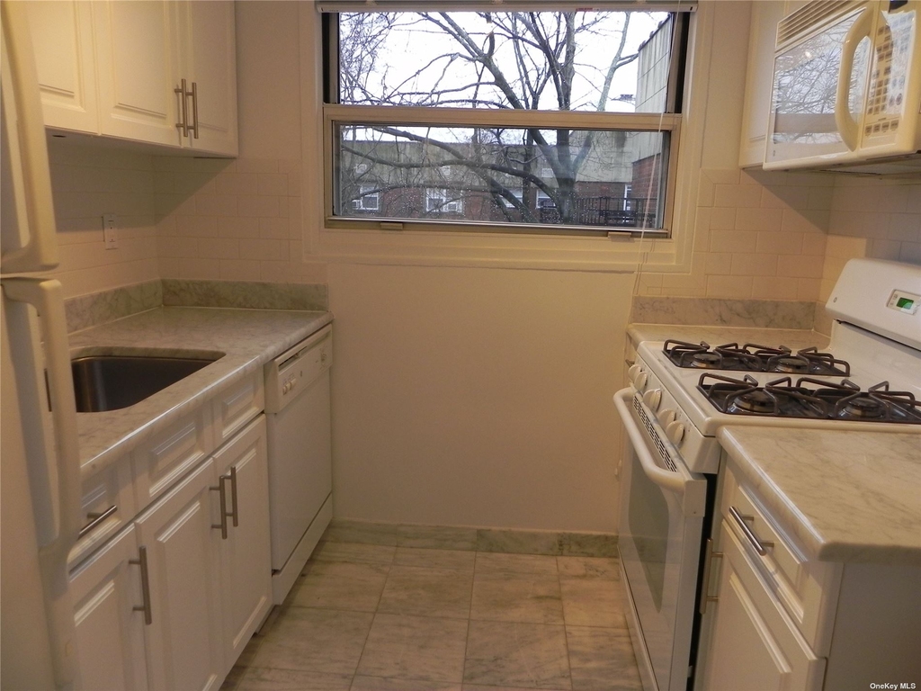 17 Schenck Avenue - Photo 5