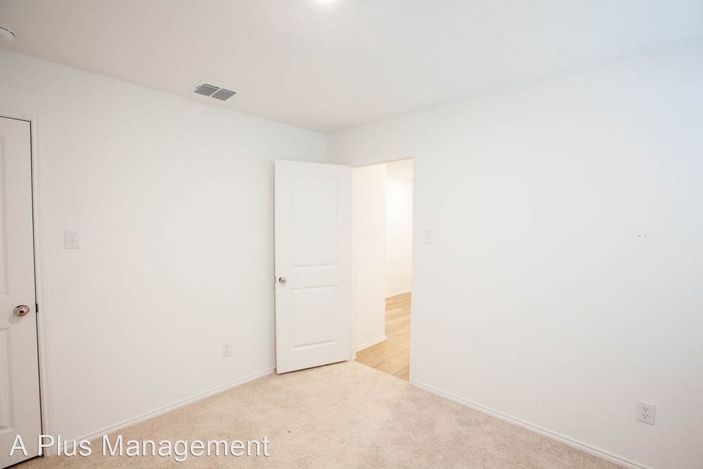 5401 Lavender Drive - Photo 29