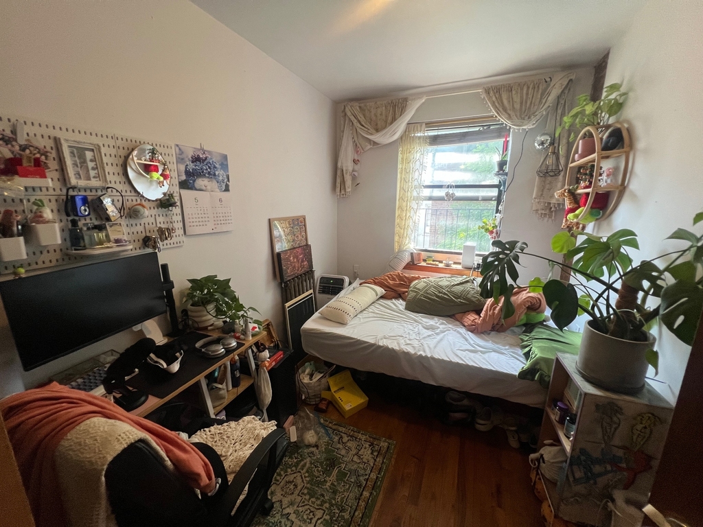 540 East 5th Street - Photo 4