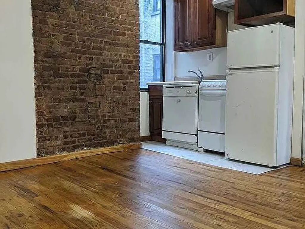 540 East 5th Street - Photo 2