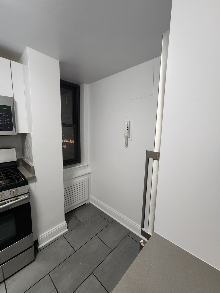 157 East 57th Street - Photo 4