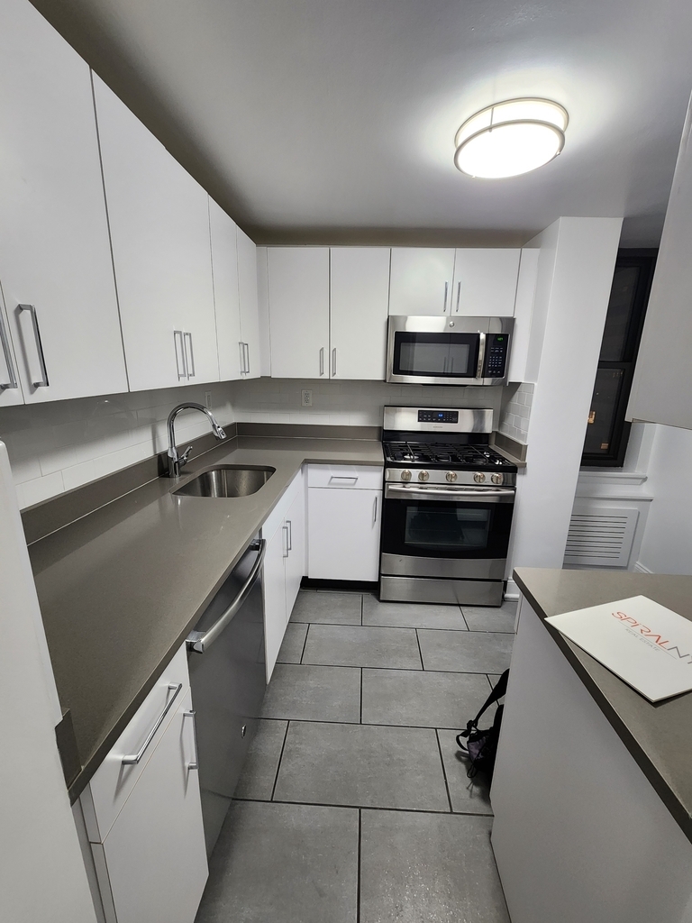 157 East 57th Street - Photo 3