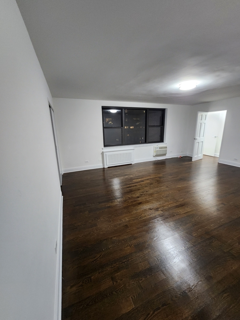 157 East 57th Street - Photo 11