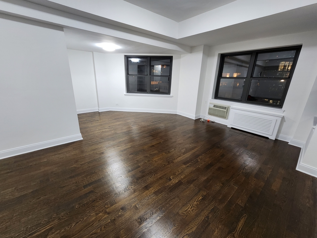 157 East 57th Street - Photo 5