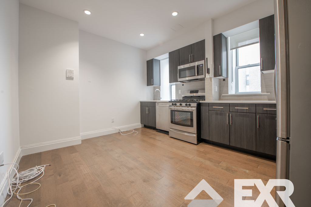 215 West 116th Street - Photo 6