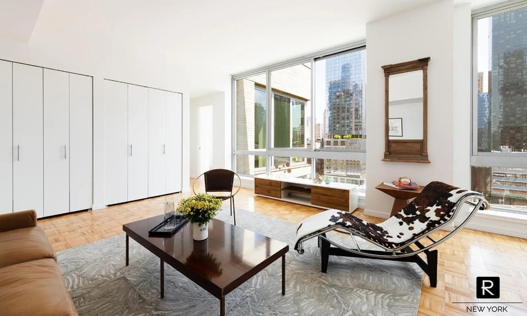 505 West 37th Street - Photo 1