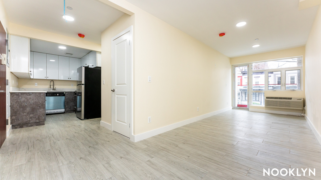 1079 Lafayette Avenue - Photo 8