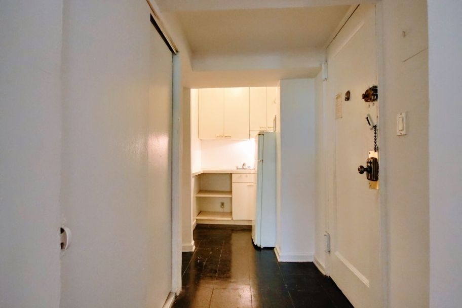 206 East 70th Street - Photo 3