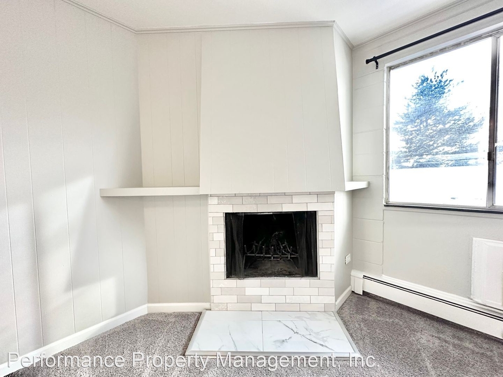 1045 Balsam St. - Photo 2