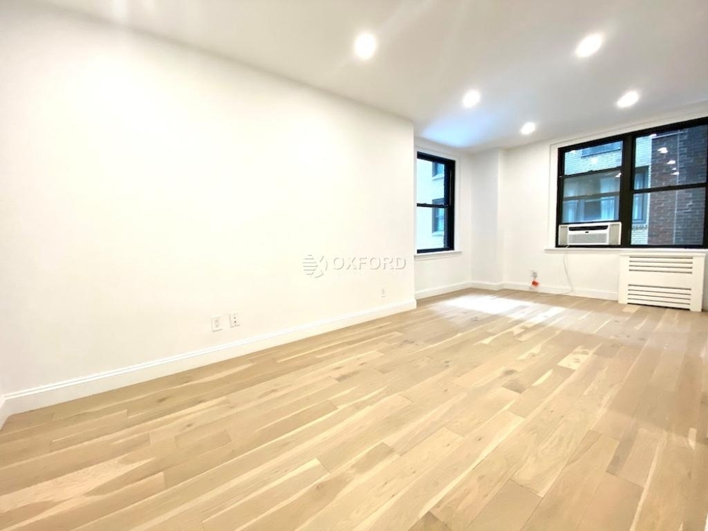 160 East 48th Street - Photo 2