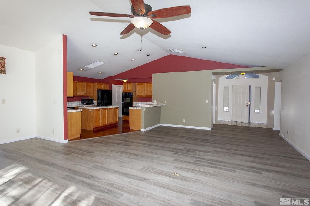 3654 Hemlock Way - Photo 2