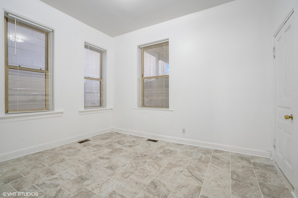 560 W 18th Street - Photo 10