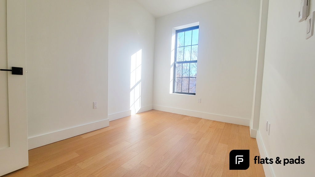 1118 Putnam Avenue - Photo 1