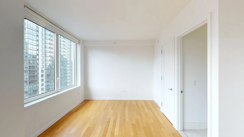 775 Columbus Avenue - Photo 4