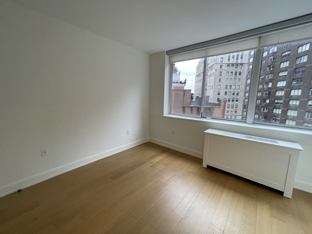 East 54th Street - Photo 9