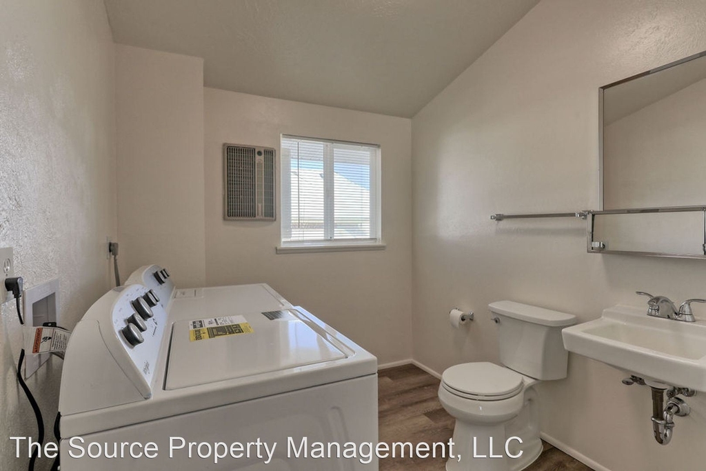 1488 E 8th St #1 - Photo 11