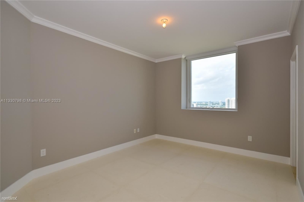 17875 Collins Ave # 2806 - Photo 13