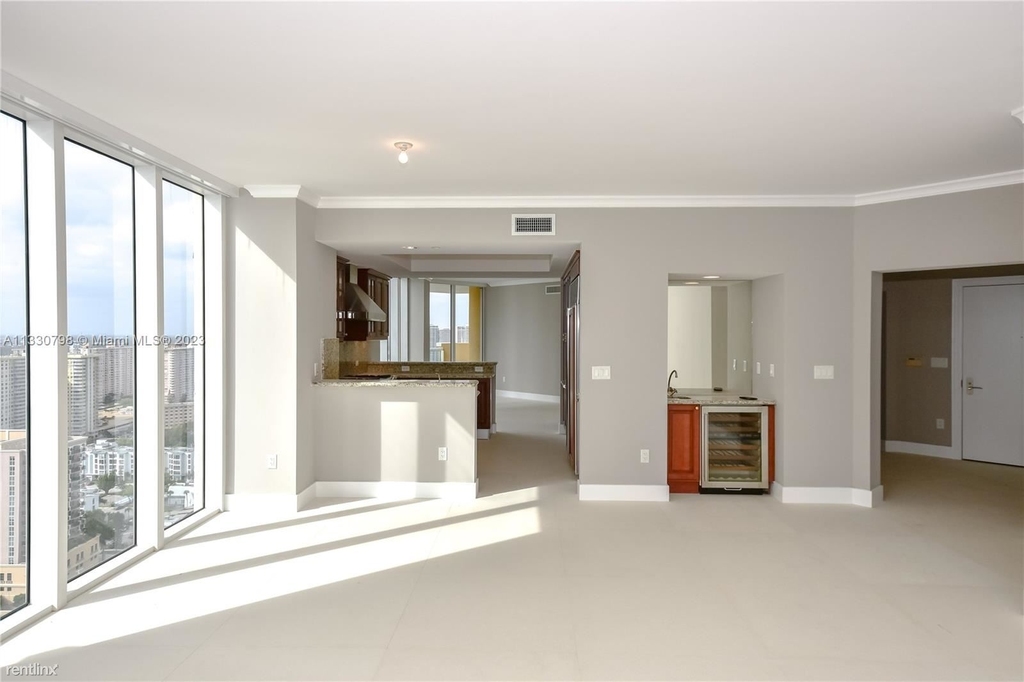 17875 Collins Ave # 2806 - Photo 5