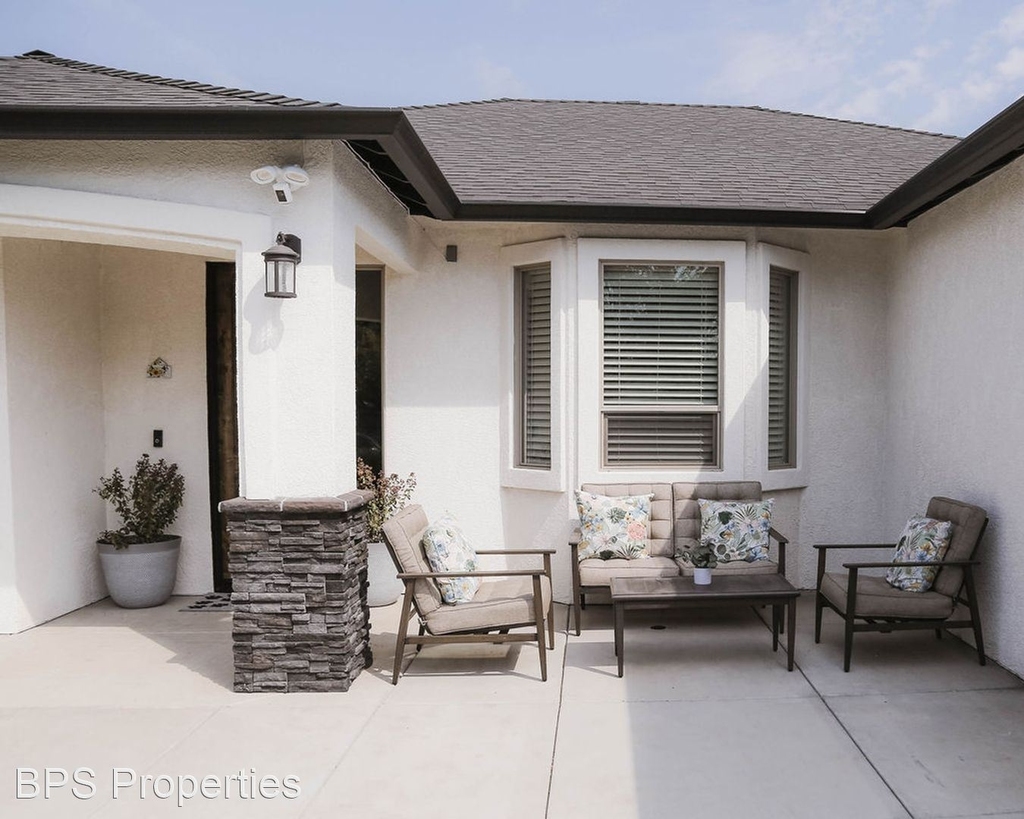 1658 Desert Spring Place - Photo 1