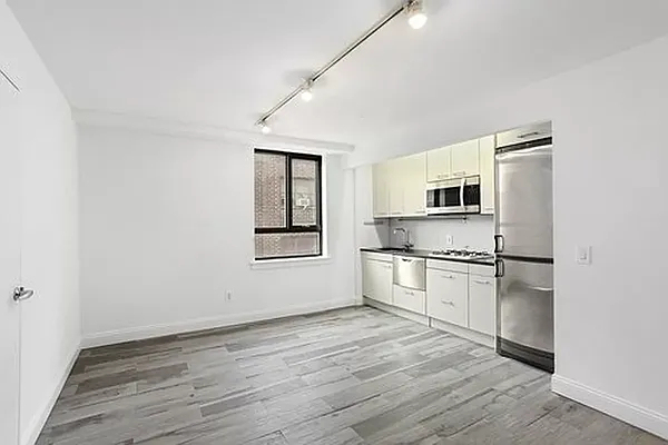 42 Avenue C - Photo 1