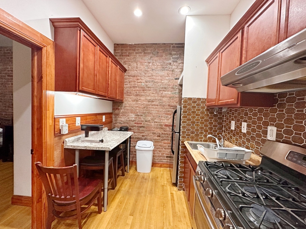 424 East 13th Street - Photo 19