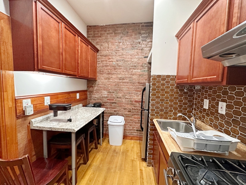 424 East 13th Street - Photo 14