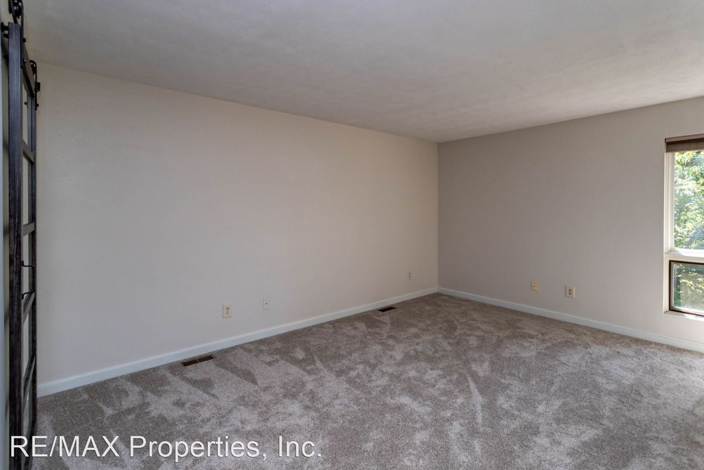 2344 Wood Avenue - Photo 28