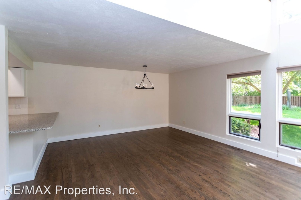 2344 Wood Avenue - Photo 10