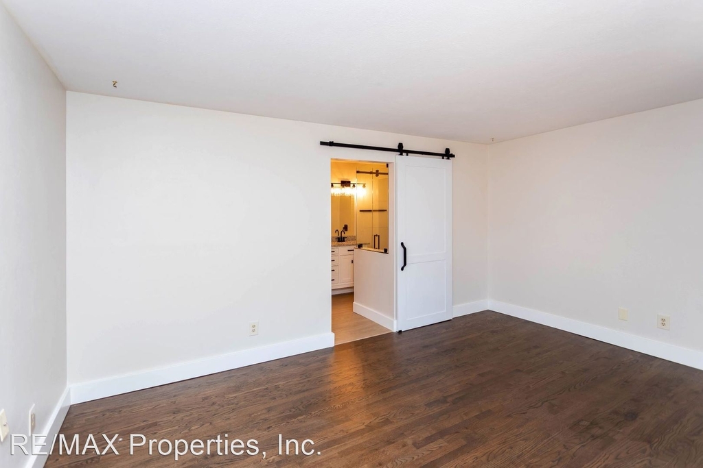 2344 Wood Avenue - Photo 17