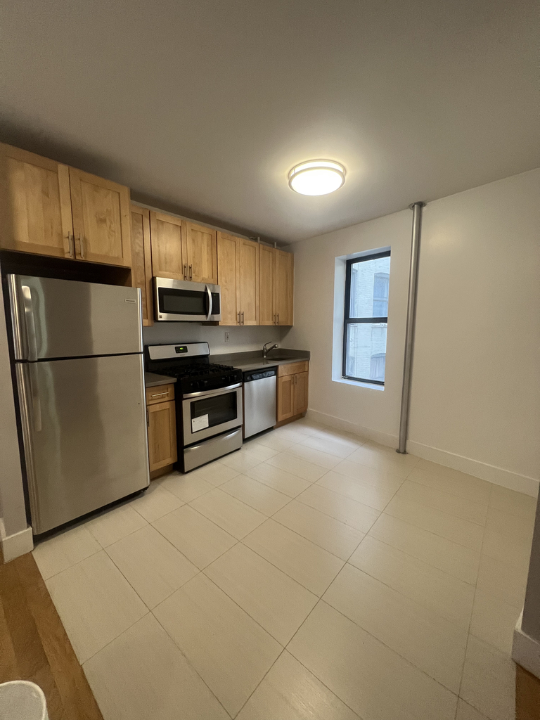 105 Haven Avenue - Photo 1