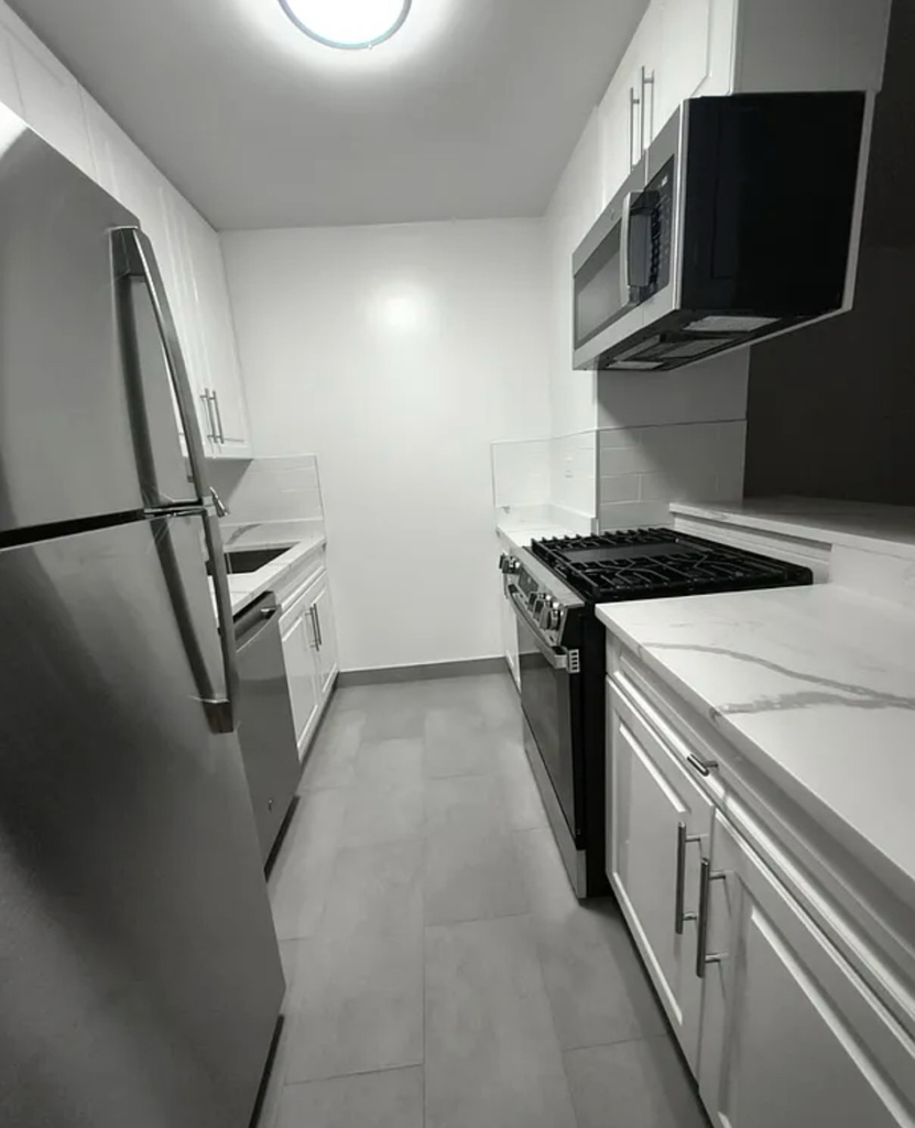400 East 71st Street - Photo 4
