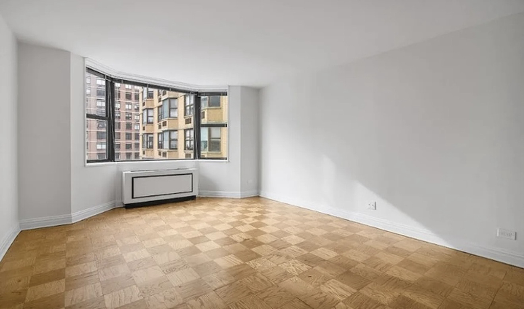 400 East 71st Street - Photo 3