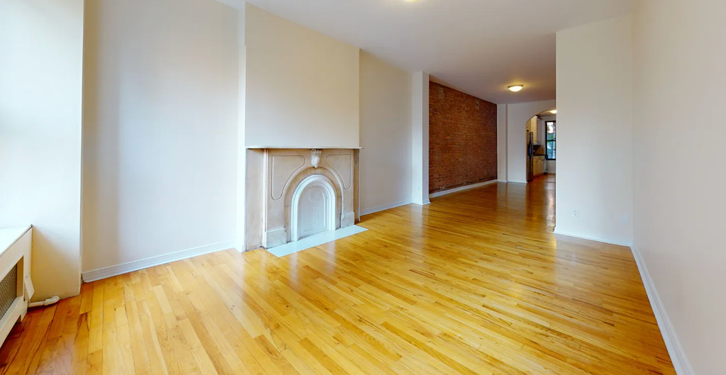 133 East 7th Street - Photo 4