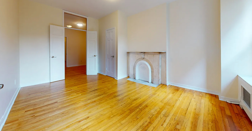 133 East 7th Street - Photo 5