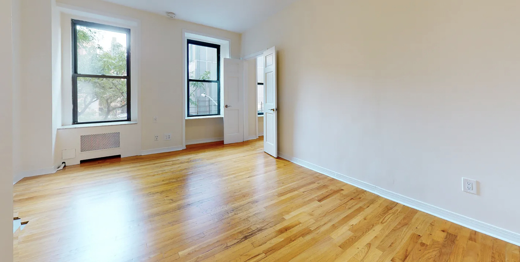 133 East 7th Street - Photo 3