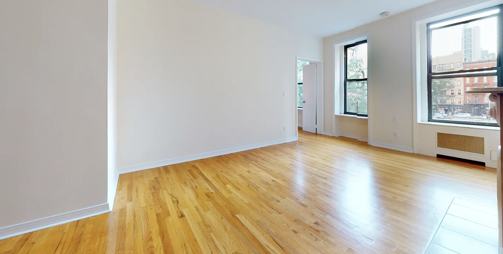 133 East 7th Street - Photo 2