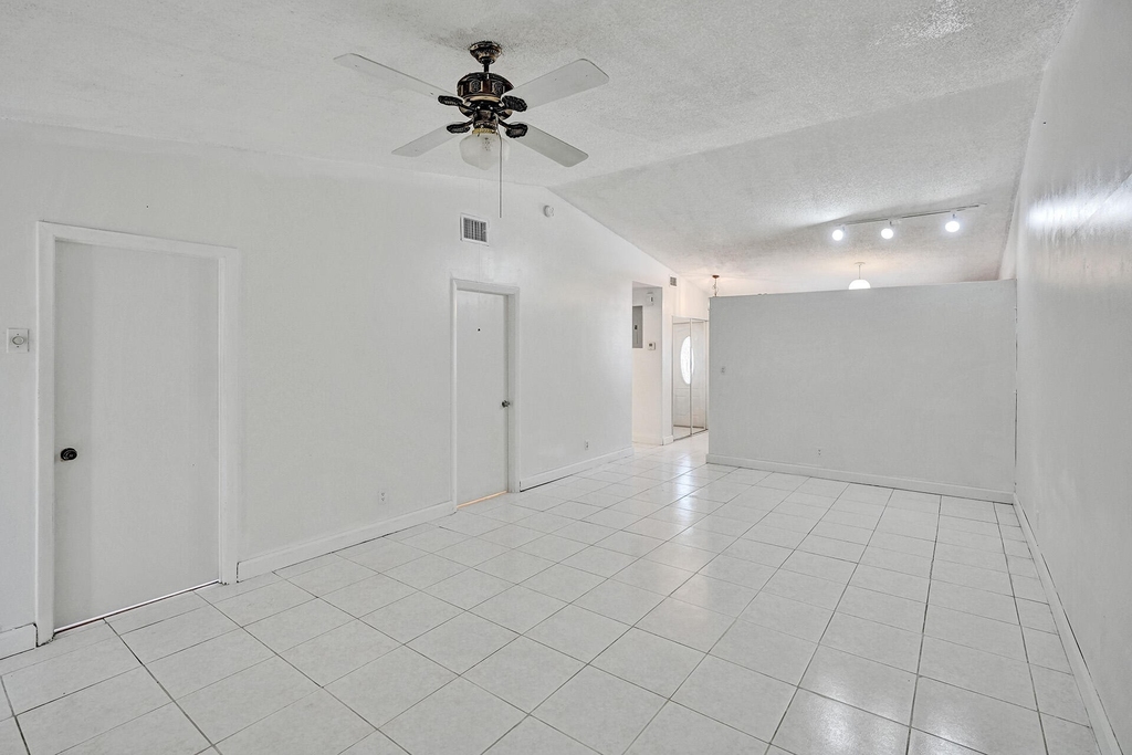 4736 Nw 5th Avenue - Photo 21