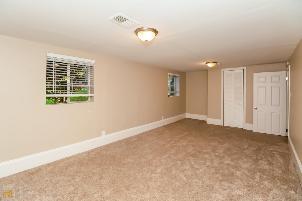 537 Roxbury Drive - Photo 6