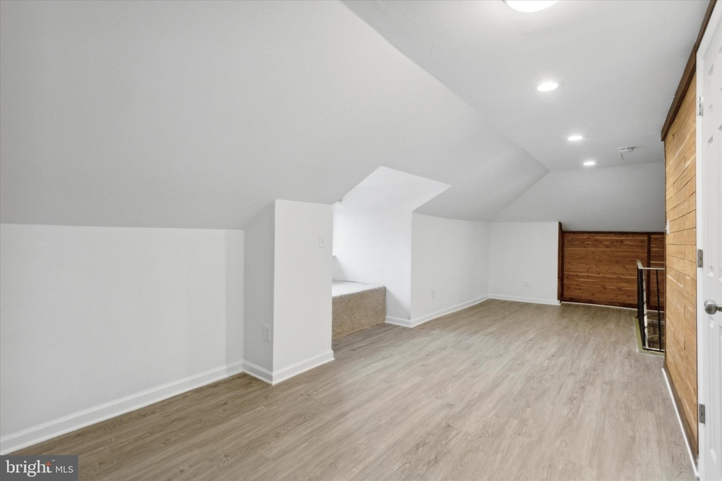 3907 Dennison Avenue - Photo 17